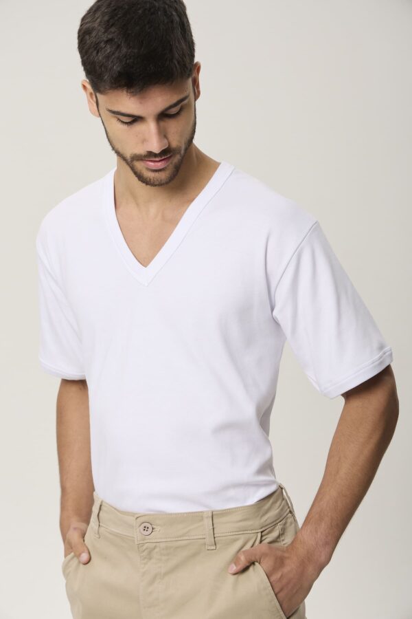 Camiseta Interlock M/C Escote V - Imagen 2