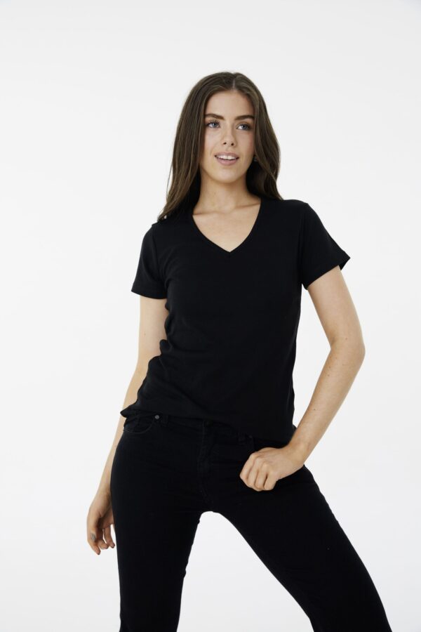 Remera RIBB escote V